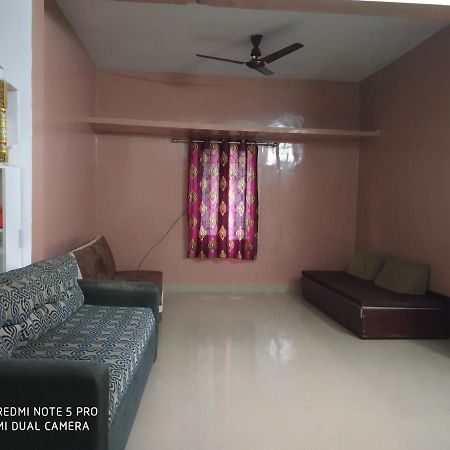 Easvari Grand Pg For Women - Female Only Vandrarhem Chennai Exteriör bild