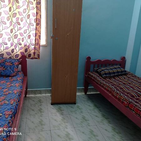 Easvari Grand Pg For Women - Female Only Vandrarhem Chennai Exteriör bild