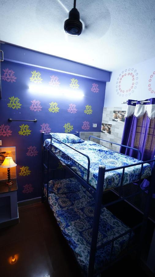 Easvari Grand Pg For Women - Female Only Vandrarhem Chennai Exteriör bild