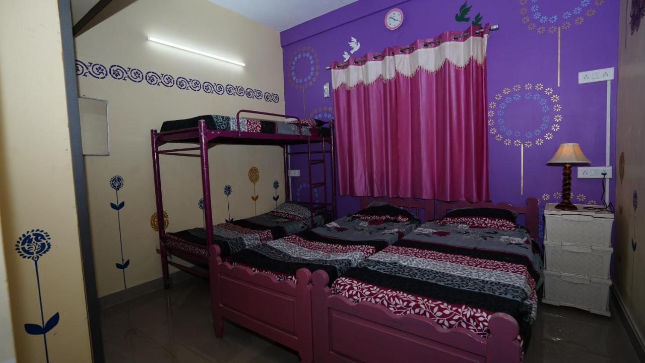 Easvari Grand Pg For Women - Female Only Vandrarhem Chennai Exteriör bild