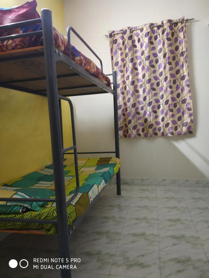 Easvari Grand Pg For Women - Female Only Vandrarhem Chennai Exteriör bild