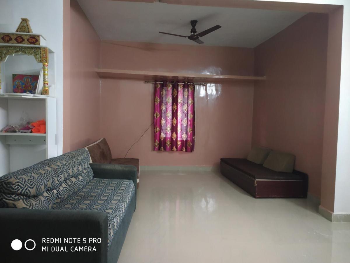Easvari Grand Pg For Women - Female Only Vandrarhem Chennai Exteriör bild