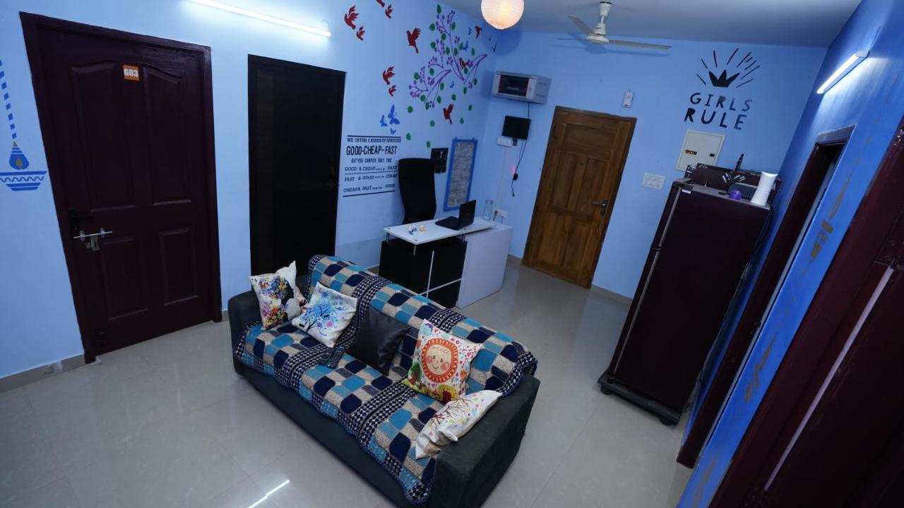 Easvari Grand Pg For Women - Female Only Vandrarhem Chennai Exteriör bild