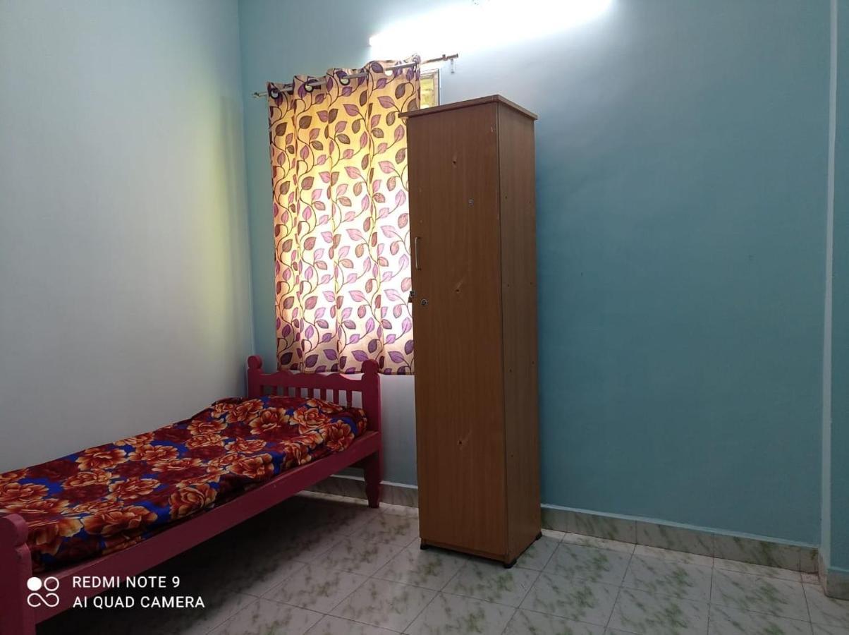 Easvari Grand Pg For Women - Female Only Vandrarhem Chennai Exteriör bild
