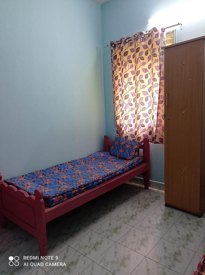Easvari Grand Pg For Women - Female Only Vandrarhem Chennai Exteriör bild